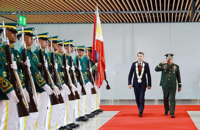 Thủ tướng bắt đầu tham dự Hội nghị Cấp cao ASEAN 48