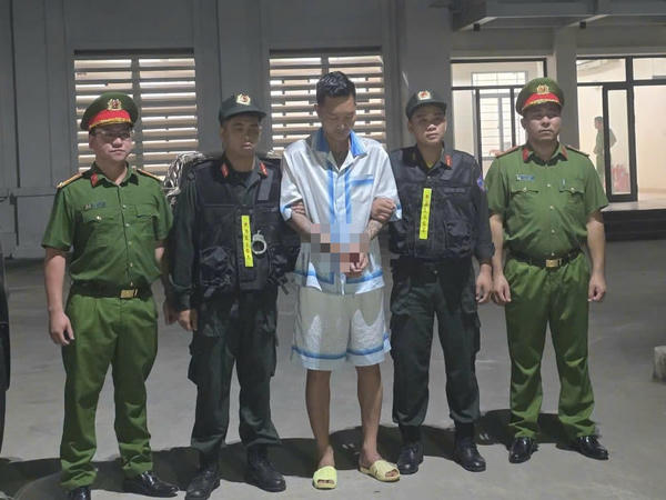 [SHORT] Khởi tố Huấn Hoa Hồng và vợ