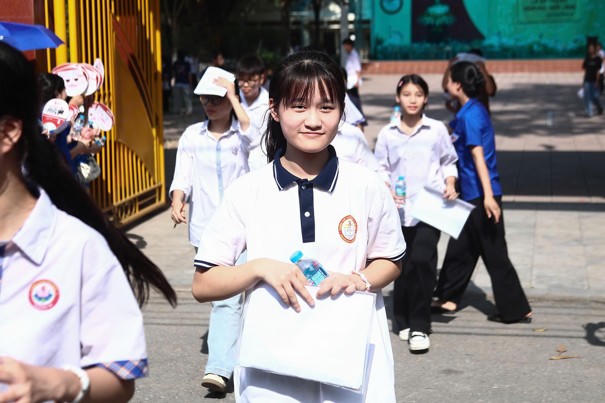 [SHORT] Bộ GDĐT đề xuất thi vào lớp 10 chỉ gồm toán và ngữ văn

