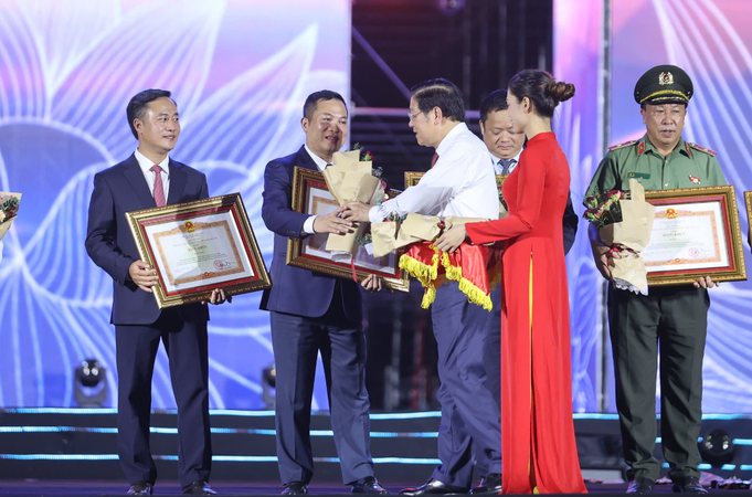 [SHORT] Cá nhân nhận bằng khen của Thủ tướng được thưởng tiền 3,5 lần lương cơ sở

