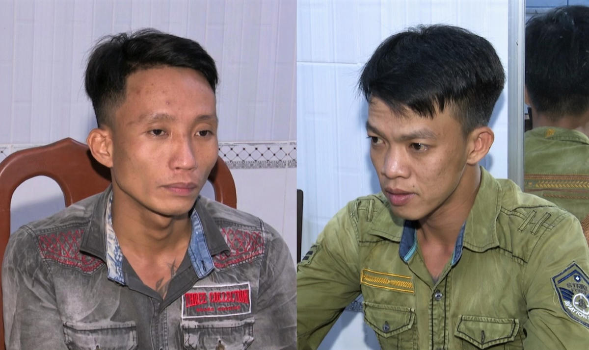 Huỳnh Văn Tèo (phải) và Mai Xuân Dũng (trái) tại cơ quan Công an.