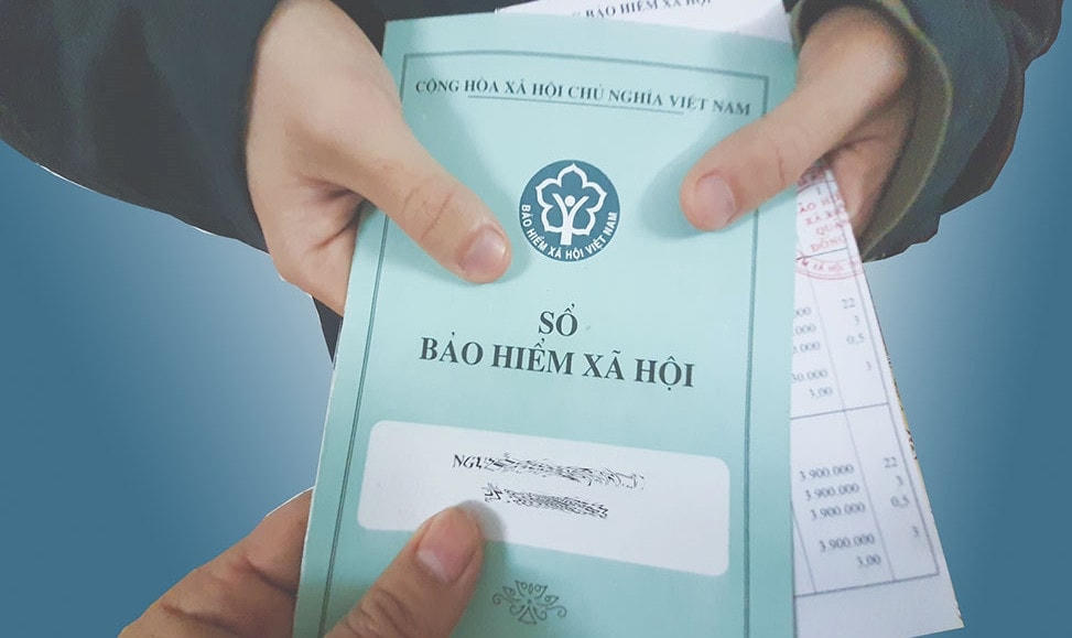 Vì chưa được luật hóa nên tình trạng mua bán sổ BHXH vẫn diễn ra ở nhiều địa phương có các khu công nghiệp.