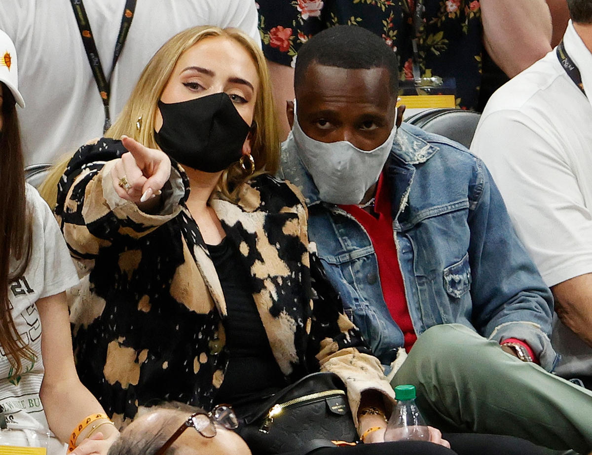 Adele và Rich Paul xuất hiện vui vẻ trên khán đài trận chung kết bóng rổ NBA hồi giữa tháng 7 vừa qua.