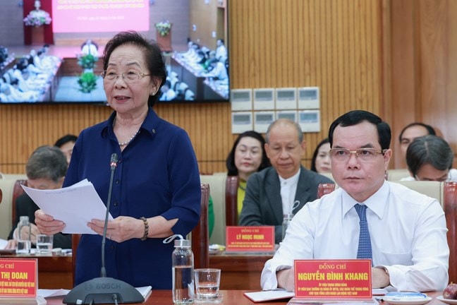  Đồng chí Nguyễn Thị Doan, nguyên Phó Chủ tịch nước CHXHCN Việt Nam, Phó Chủ tịch không chuyên trách Ủy ban Trung ương MTTQ Việt Nam phát biểu thảo luận tại cuộc làm việc