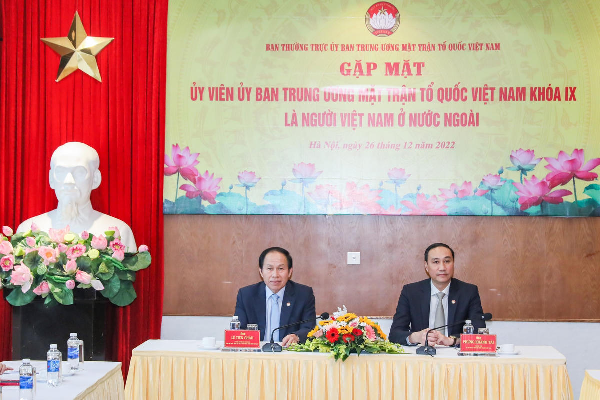Phó Chủ tịch - Tổng Thư ký Lê Tiến Châu và Phó Chủ tịch Phùng Khánh Tài chủ trì buổi gặp mặt. Ảnh: Quang Vinh.