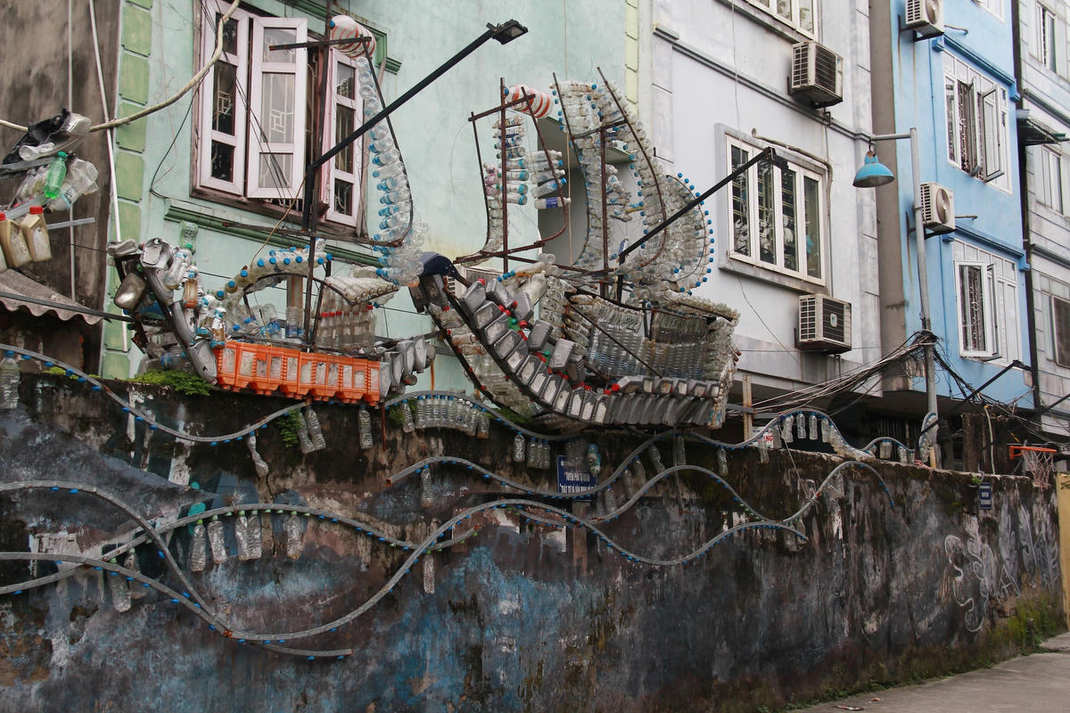 Dự án nghệ thuật ven sông Hồng xuống cấp sắp được hồi sinh.