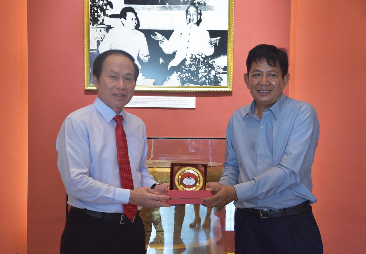 Vun đắp mối quan hệ hữu nghị vĩ đại Việt Nam - Lào mãi mãi xanh tươi, đời đời bền vững