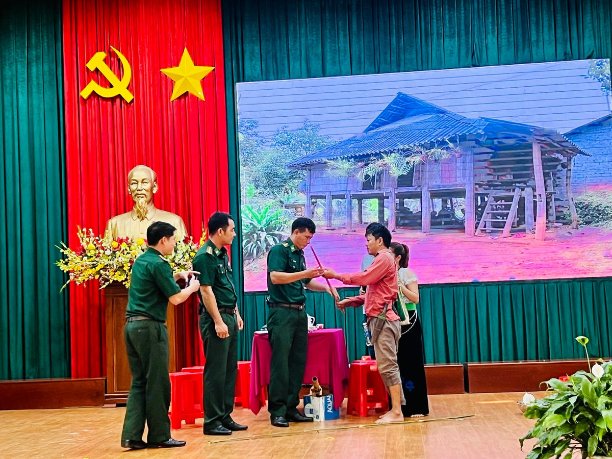 Tiểu phẩm "Để biên giới mãi bình yên" của đội Đồn Biên phòng EA HLEO.