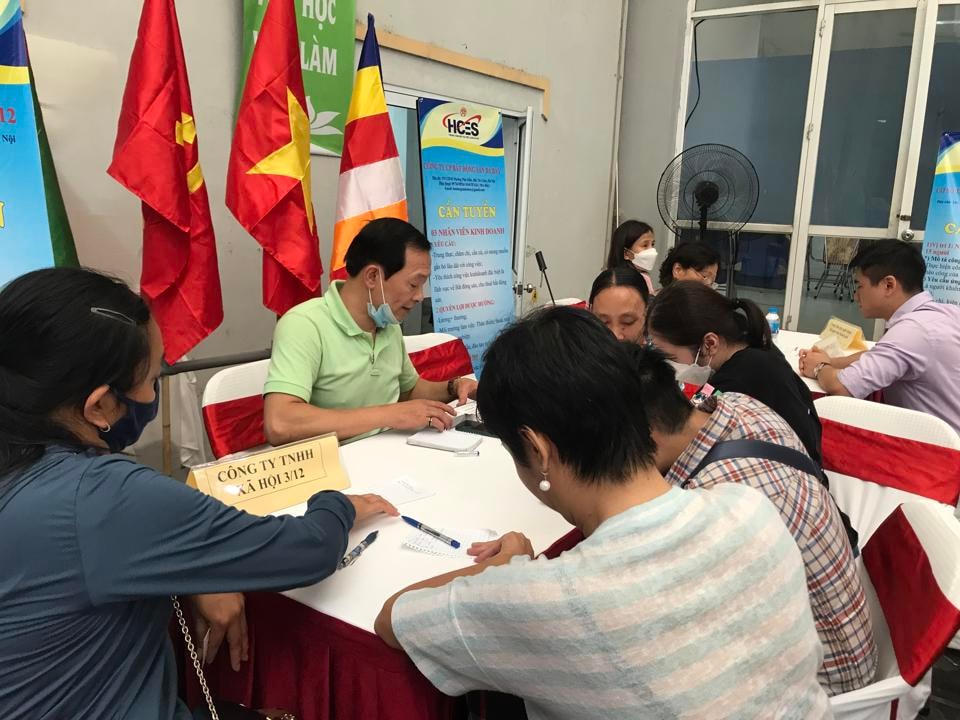 Người khuyết tật khó tìm việc tại trung tâm dịch vụ việc làm.