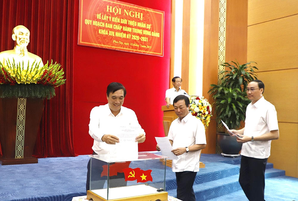 Phú Thọ giới thiệu 2 nhân sự quy hoạch Ủy viên Trung ương khóa XIV.