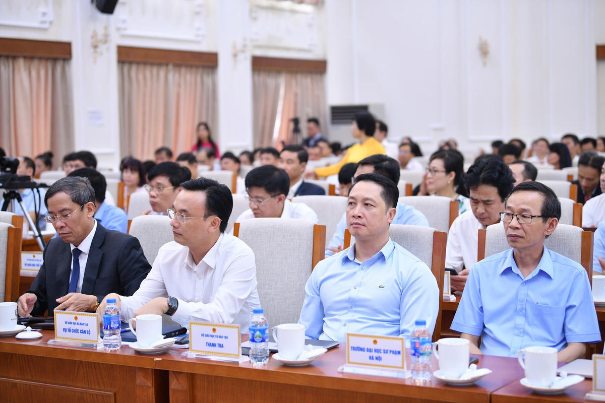Các đại biểu tham dự sự kiện.