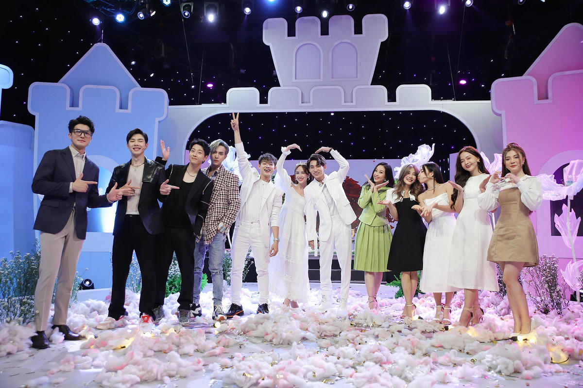 "Gia đình" Tỏ tình hoàn mỹ lại có thêm một cặp đôi đẹp. Ảnh: Perfect Universe.