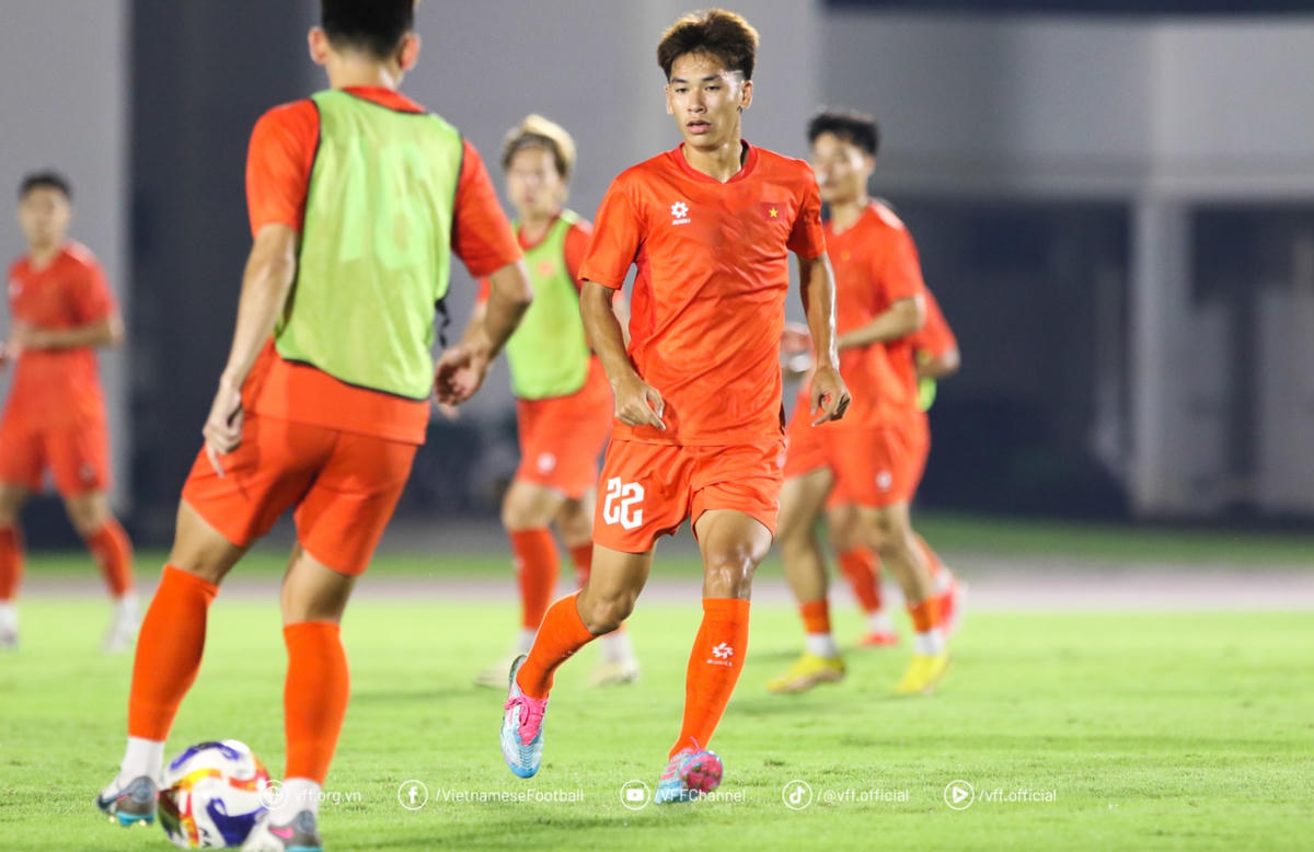 Các cầu thủ U23 tập luyện. Ảnh: VFF.