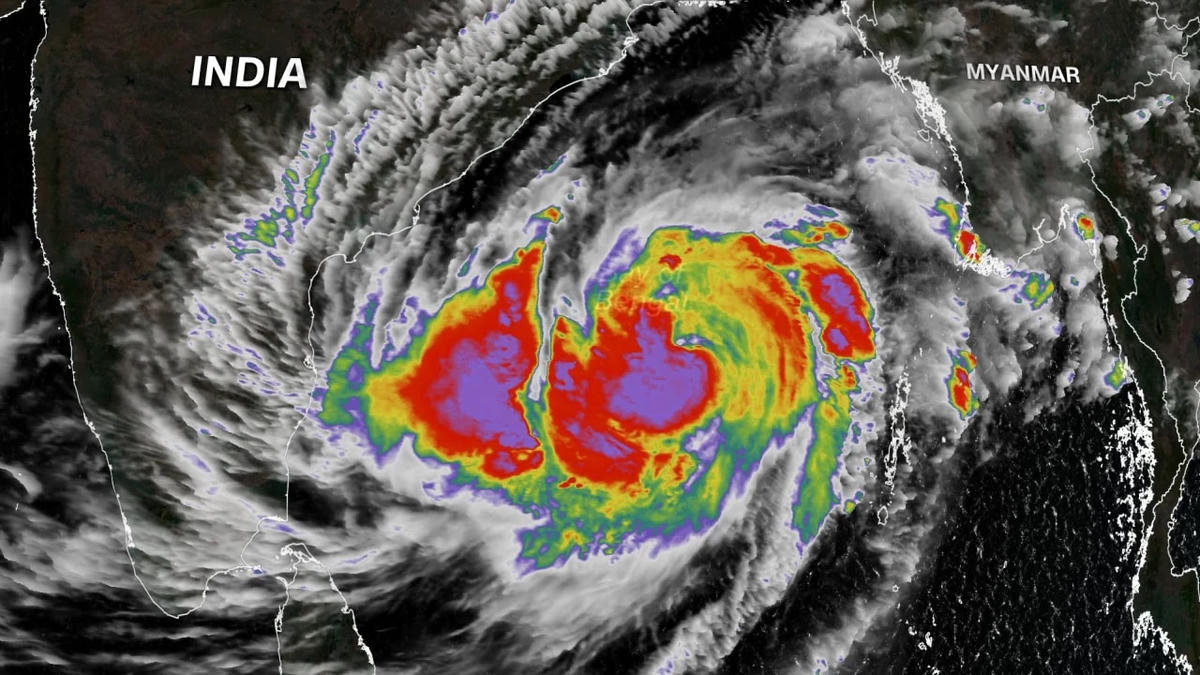 Sức mạnh của bão Mocha. Ảnh: CNN.