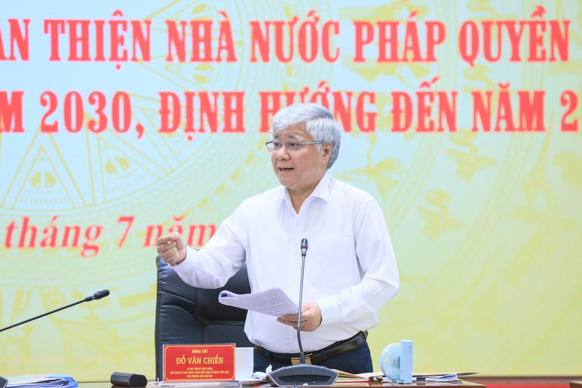 Bí thư Đảng đoàn MTTQ Việt Nam, Chủ tịch UBTƯ MTTQ Việt Nam Đỗ Văn Chiến phát biểu tại buổi làm việc. Ảnh: Quang Vinh.