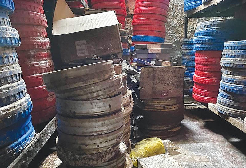 Kho lưu trữ phim tại Hãng phim truyện Việt Nam đang bị hư hại do không được bảo quản đủ điều kiện.  