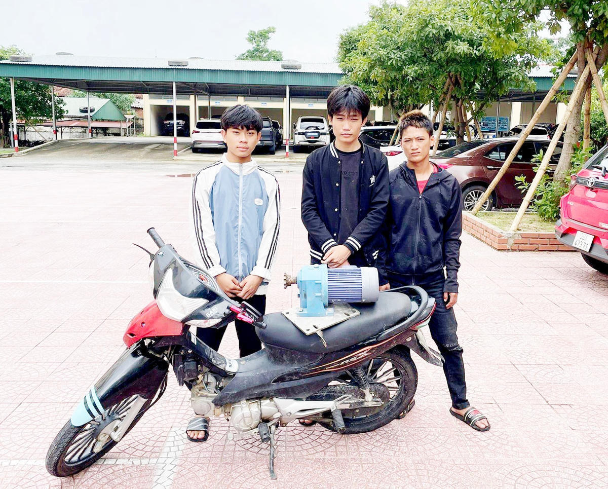 Ba đối tượng cùng tang vật vụ án.