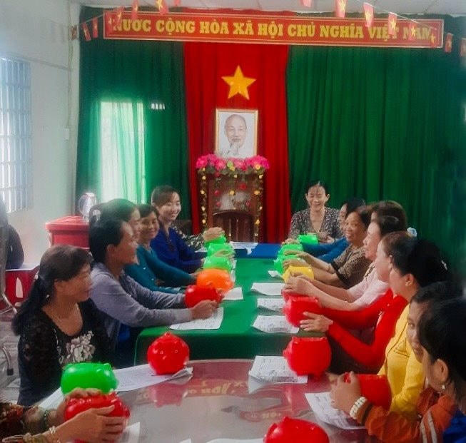 hau-giang-nuoi-heo-tiet-kiem.jpg