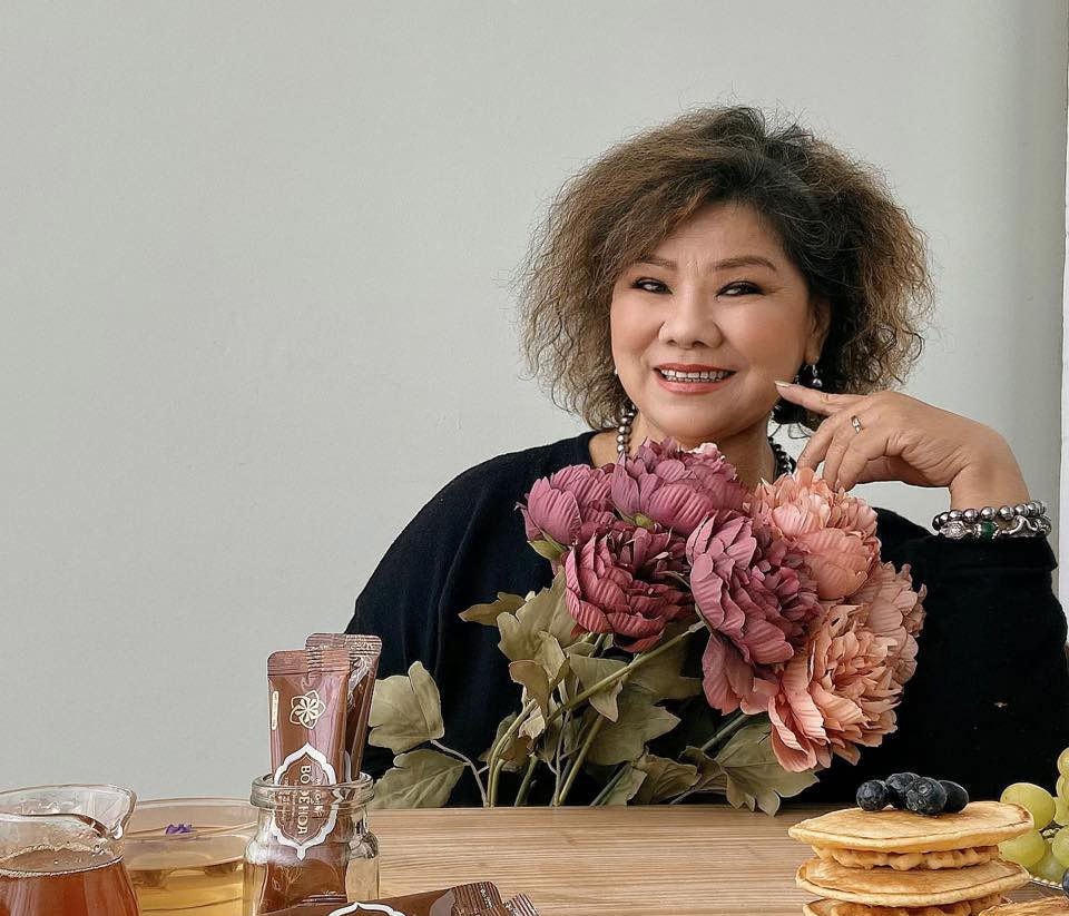 Vướng phải dị nghị sau ly hôn chồng cũ, NSND Thanh Hoa mạnh mẽ vực dậy sau biến cố.