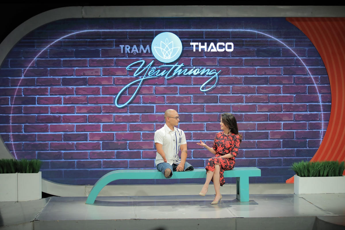 Dù không có đôi chân, cánh tay phải bị teo nhưng anh Nguyễn Hồng Lợi vẫn nỗ lực để trở thành một VĐV bơi lội.
