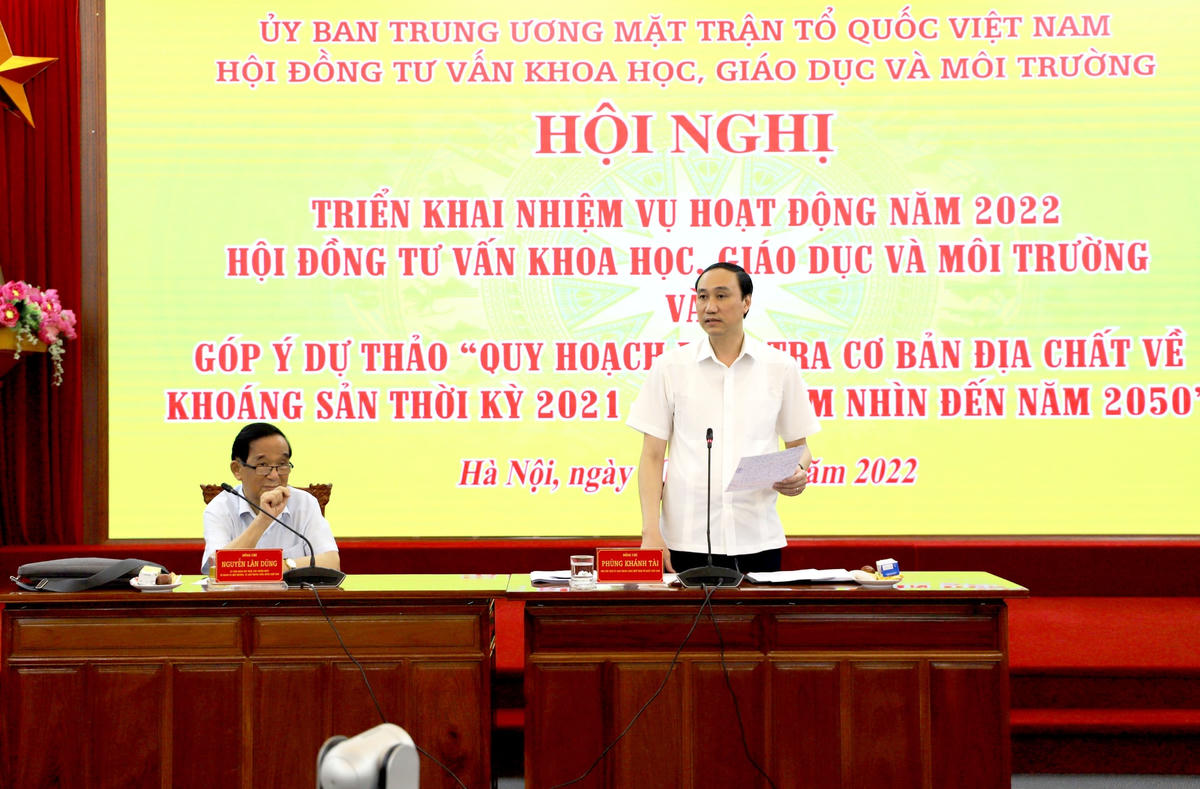 Phó Chủ tịch Phùng Khánh Tài phát biểu tại Hội nghị.