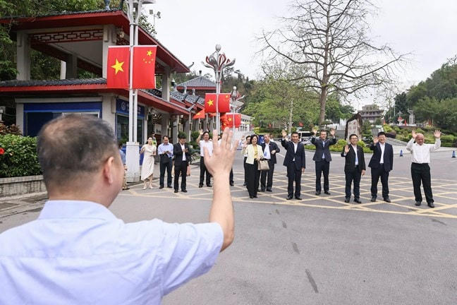  Đoàn đại biểu cấp cao Ủy ban Trung ương MTTQ Việt Nam tại Cửa khẩu quốc tế Hữu Nghị (Lạng Sơn), kết thúc tốt đẹp chuyến thăm và làm việc tại Trung Quốc.