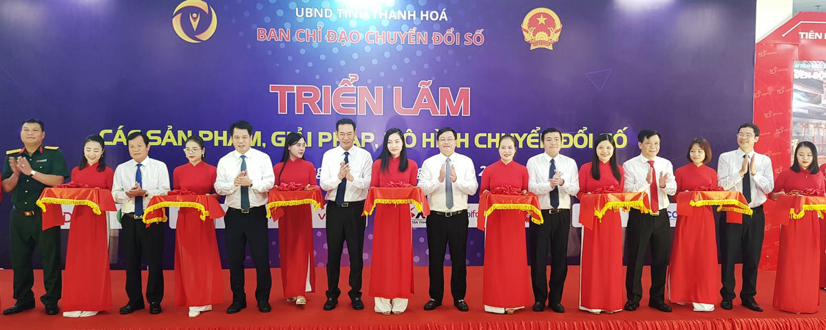 UBND tỉnh Thanh Hóa đã tổ chức Lễ cắt băng triển lãm các gian hàng thiết bị công nghệ tại chuỗi sự kiện.