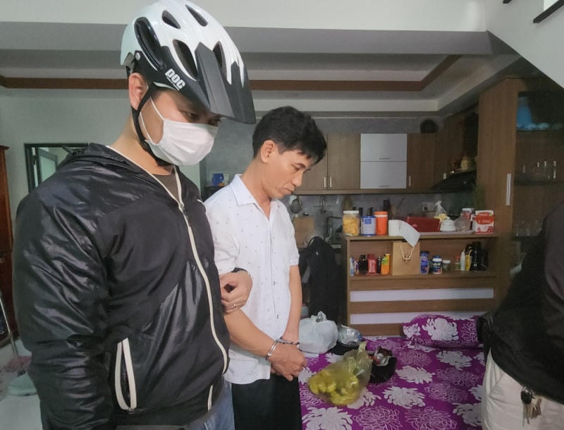 Các đối tượng trong đường dây cung cấp ma túy bị Công an bắt giữ khi vâp ráp, phong tỏa kiệt 572 đường Ông Ích Khiêm. Ảnh: Công an Đà Nẵng.