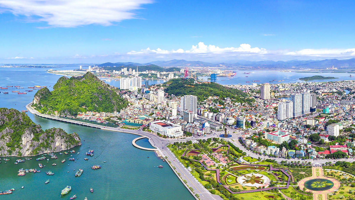 bcp.cdnchinhphu.vn-334894974524682240-2023-10-24-_quang-ninh-giu-vung-da-tang-truong-tren-hai-con-so-on-dinh-trong-nhieu-nam-lien-1698112132764290464882.jpg