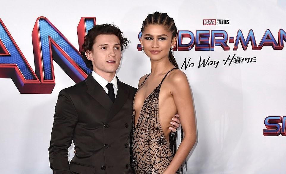 Cặp đôi "phim giả tình thật" Tom Holland - Zendaya.