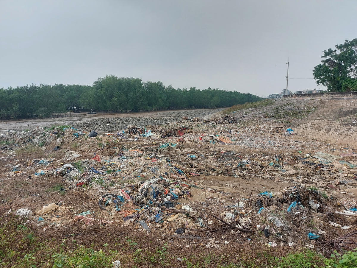 Vấn đề xử lý rác thải triệt để là bài toán khó với chính quyền xã Ngư Lộc.