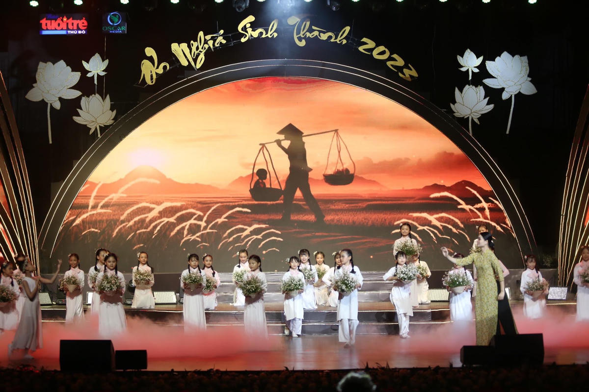 Lắng đọng cảm xúc đêm nghệ thuật “Ơn nghĩa sinh thành 2023”
