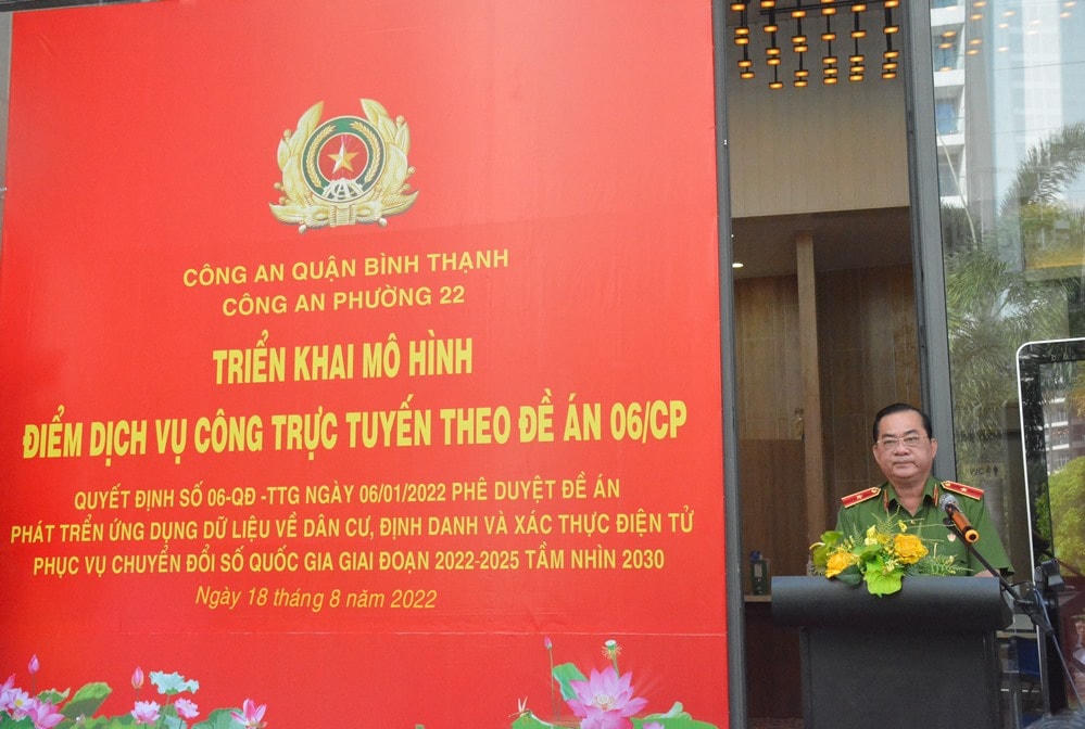 Thiếu tướng Lê Minh Hiếu, Phó Cục trưởng Cục Cảnh sát QLHC về TTXH phát biểu tại buổi lễ.