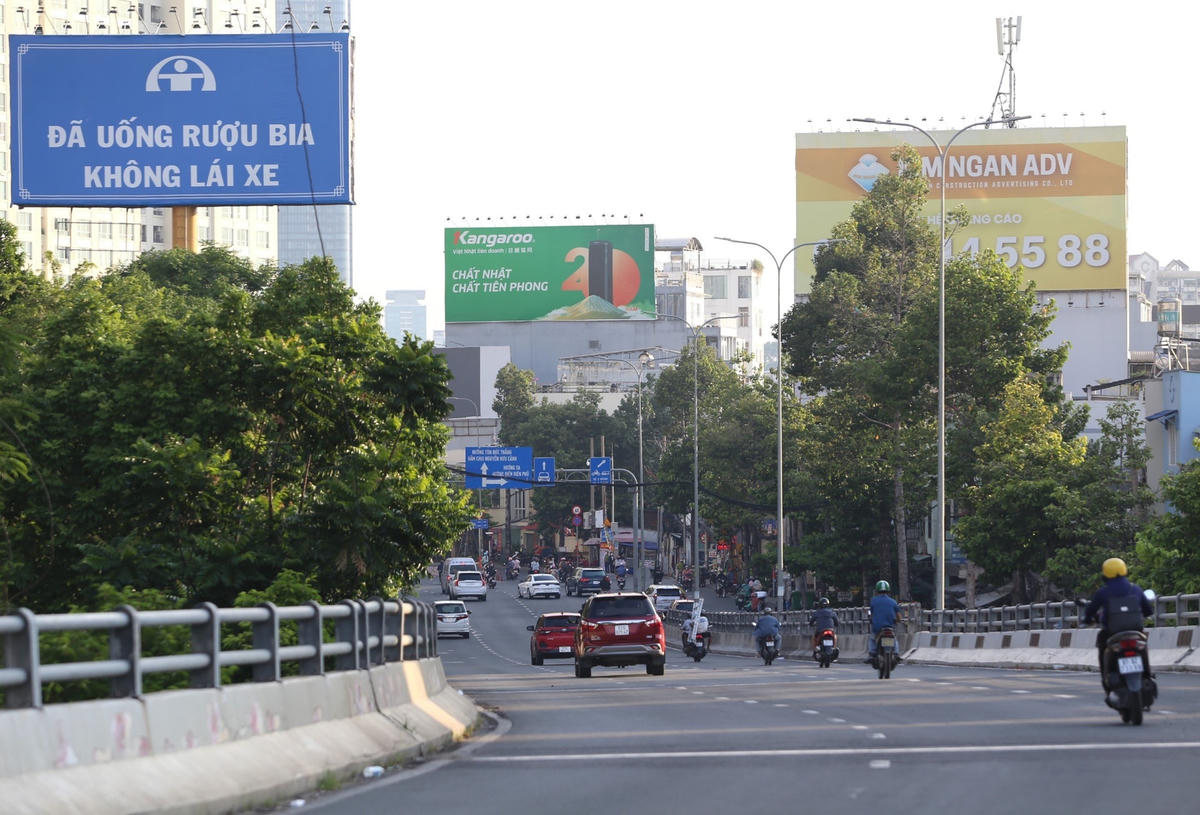 Quảng cáo ngoài trời cần đảm bảo về an toàn và vẻ đẹp của không gia đô thị.