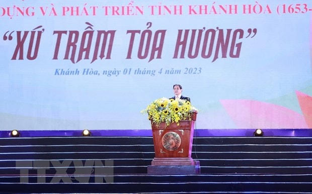 Thủ tướng Phạm Minh Chính trình bày diễn văn kỷ niệm 370 năm xây dựng và phát triển tỉnh Khánh Hòa. Ảnh: Dương Giang/TTXVN. 