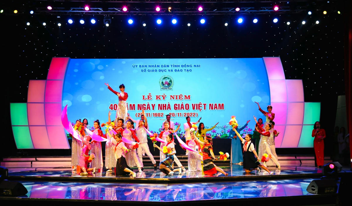 Lễ kỷ niệm 40 năm Ngày Nhà giáo Việt Nam (20/11/1982 – 20/11/2022) được tỉnh Đồng Nai tổ chức trang trọng.