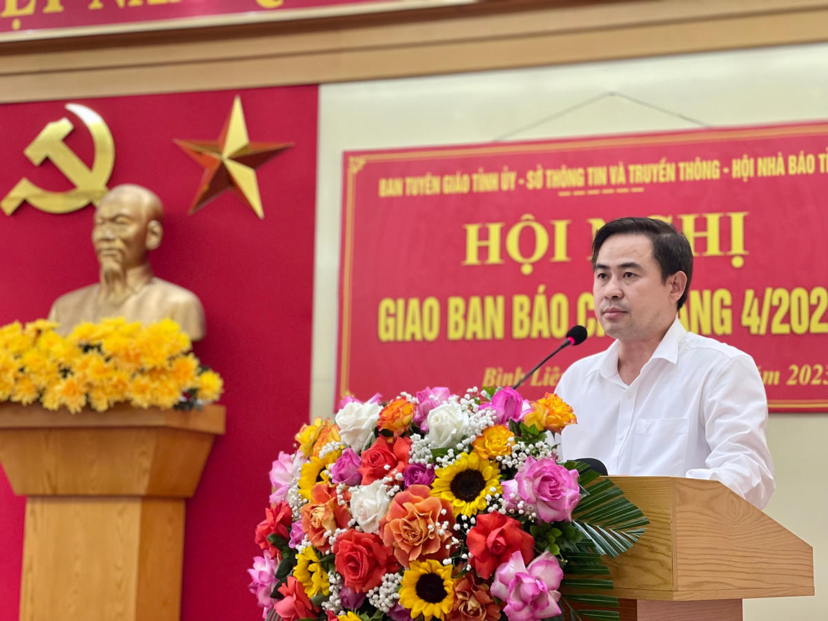 Ông Đỗ Đình Minh, Chi cục trưởng Chi cục Thủy sản tỉnh Quảng Ninh phát biểu tại Hội nghị giao ban báo chí ngày 4/4. 