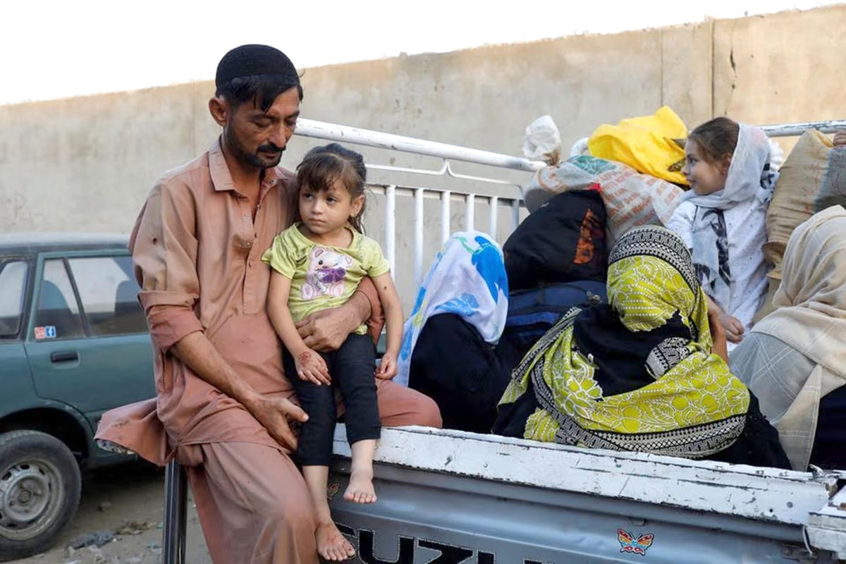 Người di cư Afghanistan lo lắng cho cuộc sống của mình ở quê nhà. Ảnh: Reuters.