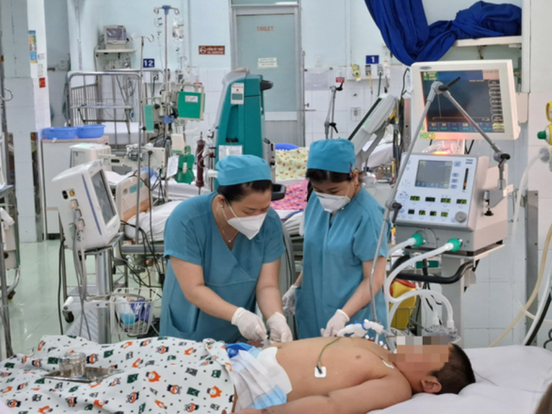 Mặc dù số ca mắc sốt xuất huyết tại TP HCM giảm mạnh nhưng vẫn ở mức cao.
