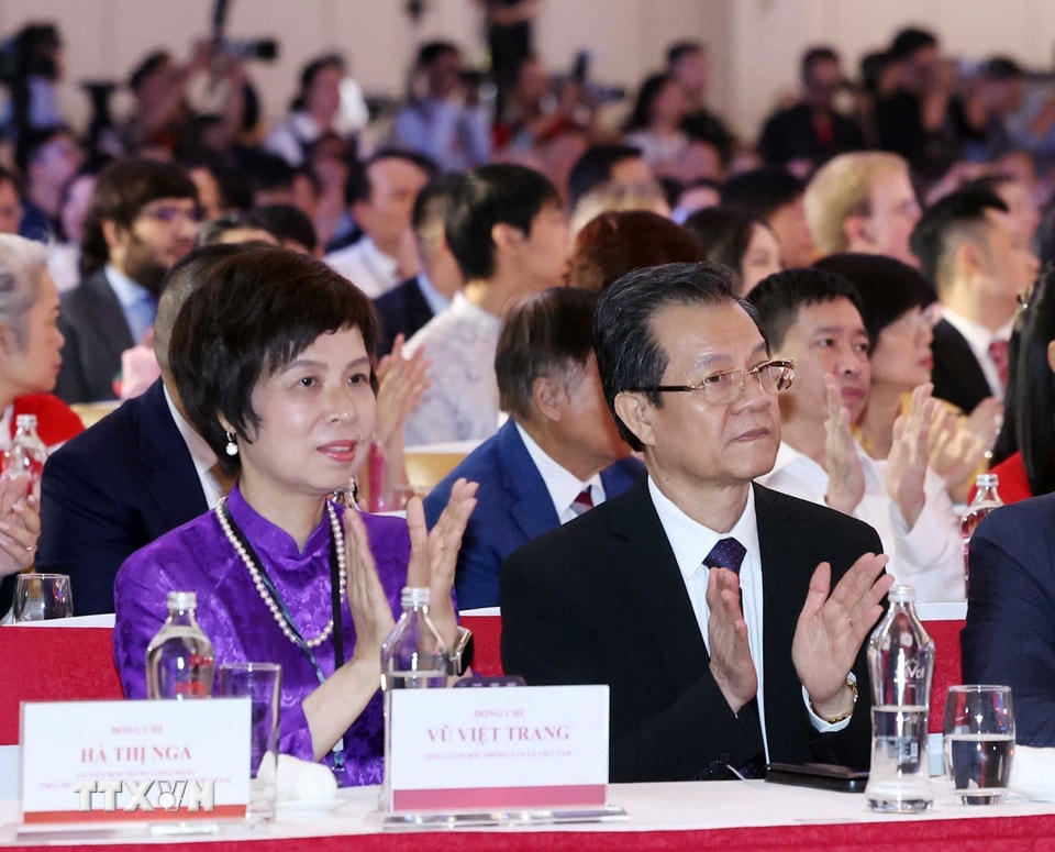 Các đại biểu dự Lễ khai mạc Triển lãm