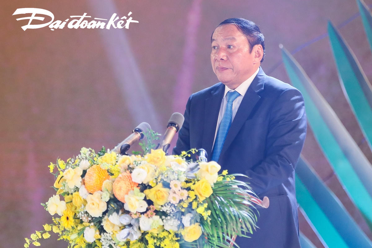 Bộ trưởng Bộ VHTTDL Nguyễn Văn Hùng phát biểu khai mạc Ngày hội.