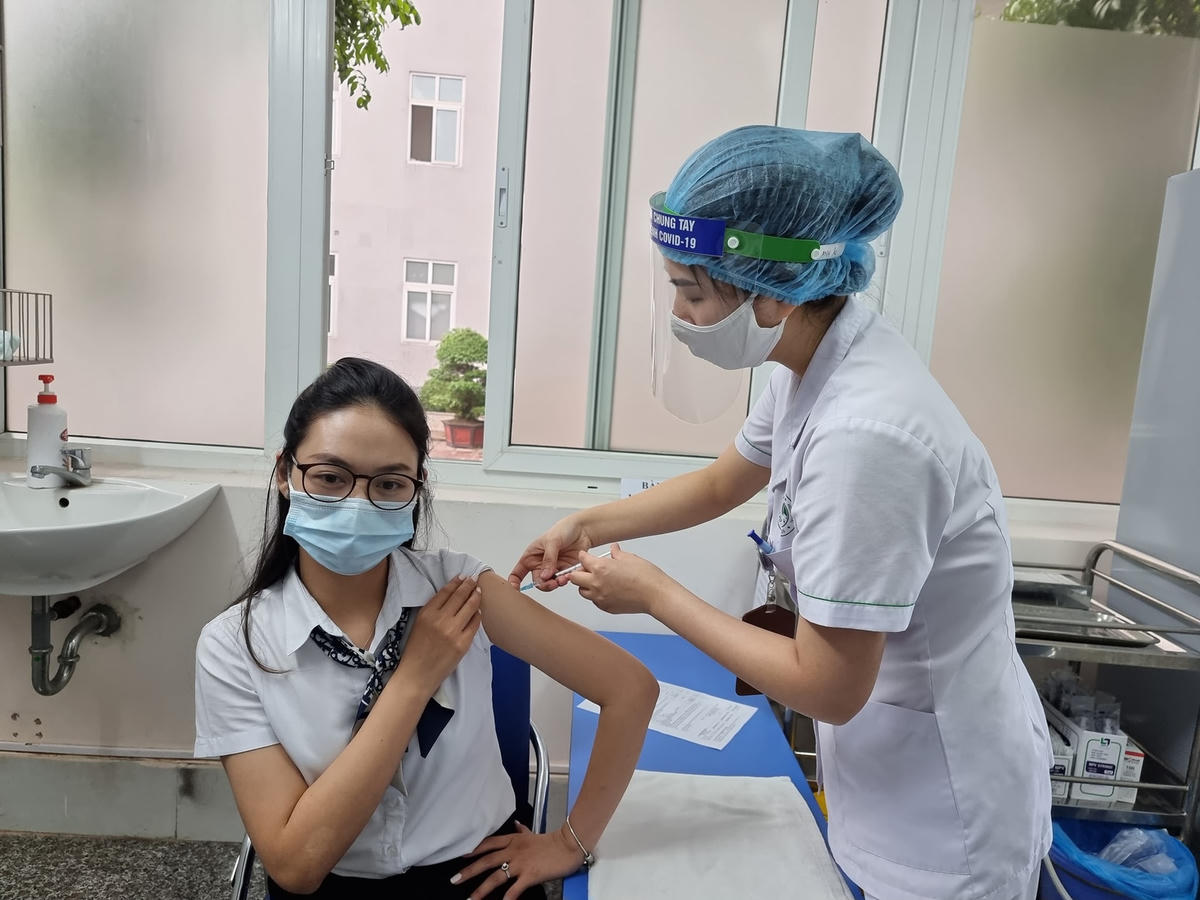 Đẩy mạnh tiêm vaccine phòng Covid-19 trong cộng đồng. Ảnh: TL.