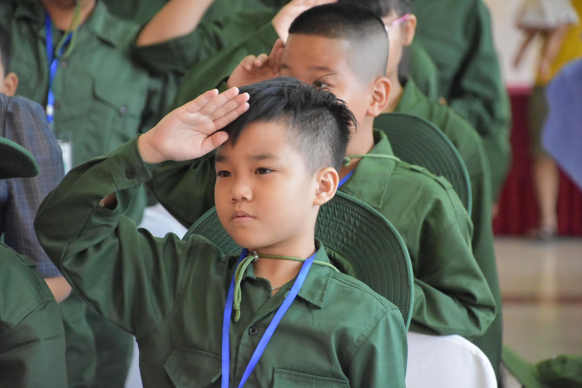 "Đây là kỳ học em rất mong chờ, khác hẳn với những kỳ nghỉ hè những năm trước vì chỉ có đi chơi, nghỉ mát cùng bố mẹ. Em không thấy sợ mà chỉ thấy vui vì gặp nhiều bạn mới", một học viên cho hay. 