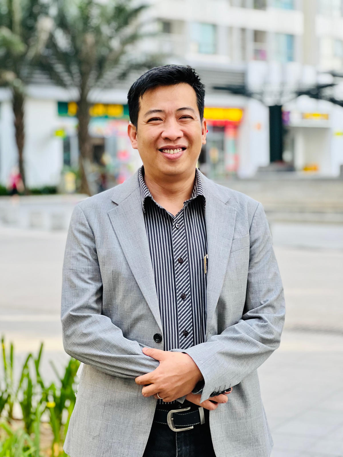 Nhà văn Hoàng Anh Tú.