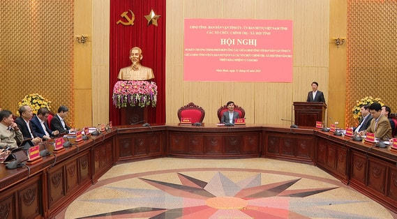 Ông Đỗ Việt Anh, Trưởng Ban Dân vận Tỉnh ủy, Chủ tịch Ủy ban MTTQ tỉnh chủ trì hội nghị.