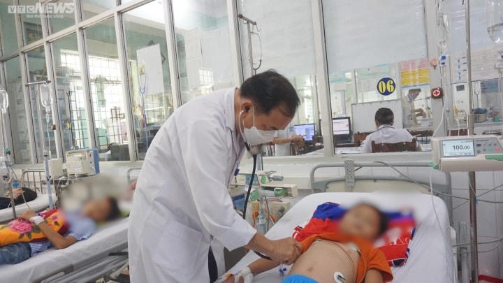 Theo bác sĩ CKII Phạm Văn Dũng, Trưởng khoa Nhi - Bệnh viện Đa khoa tỉnh Bình Định, hóc dị vật đường thở là tình huống cấp cứu, thường gặp ở trẻ em.