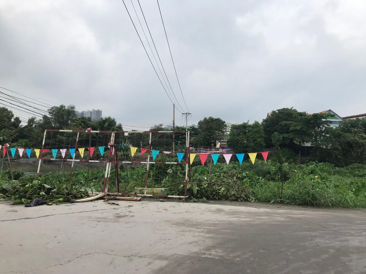 Ngay sau sự cố xảy ra, lực lượng chức năng phong toả, rào chắn người qua lại.