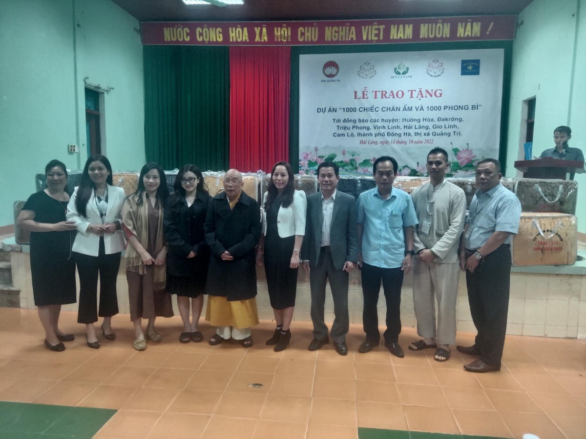 Các phần quà nói trên nằm trong Dự án “Trao tặng 1.000 chăn ấm và 1.000 phong bì” do Hòa thượng Thích Thiện Tấn phát động.