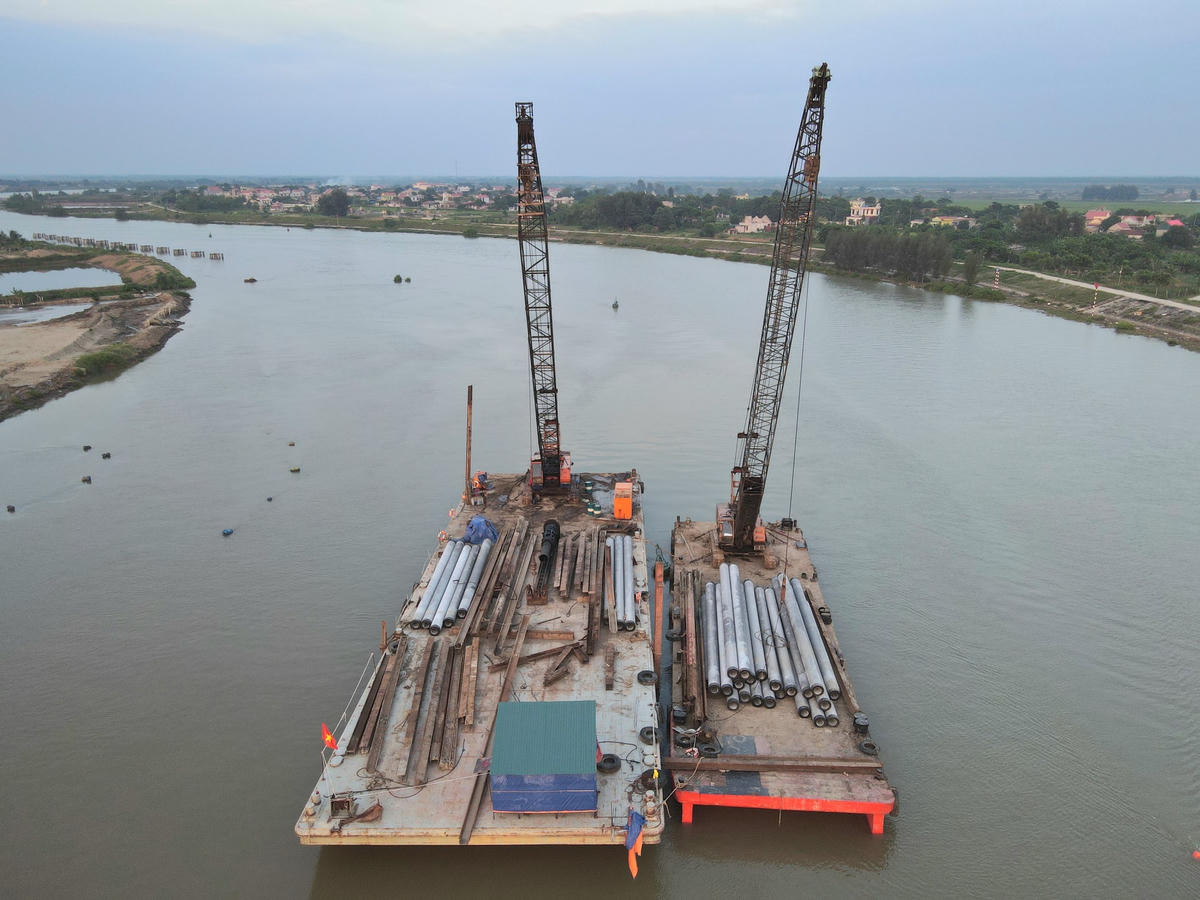  Lãnh đạo tỉnh Thanh Hóa đề nghị các đơn vị thi công tập trung máy móc, phương tiện, nguồn nhân lực đẩy nhanh tiến độ thi công, bảo đảm hoàn thành đưa vào sử dụng các công trình trước ngày 3/2/2024. Trong quá trình triển khai, nhất thiết phải hoàn trả các công trình dân sinh phục vụ thi công dự án, nhất là đường giao thông.