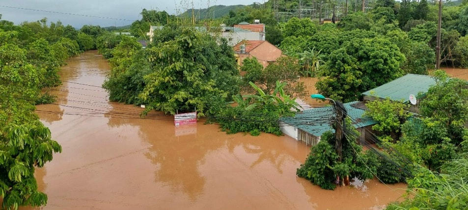 Đến sáng nay (26/8), một số khu vực trên địa bàn huyện Tiên Yên vẫn chìm trong biển nước.